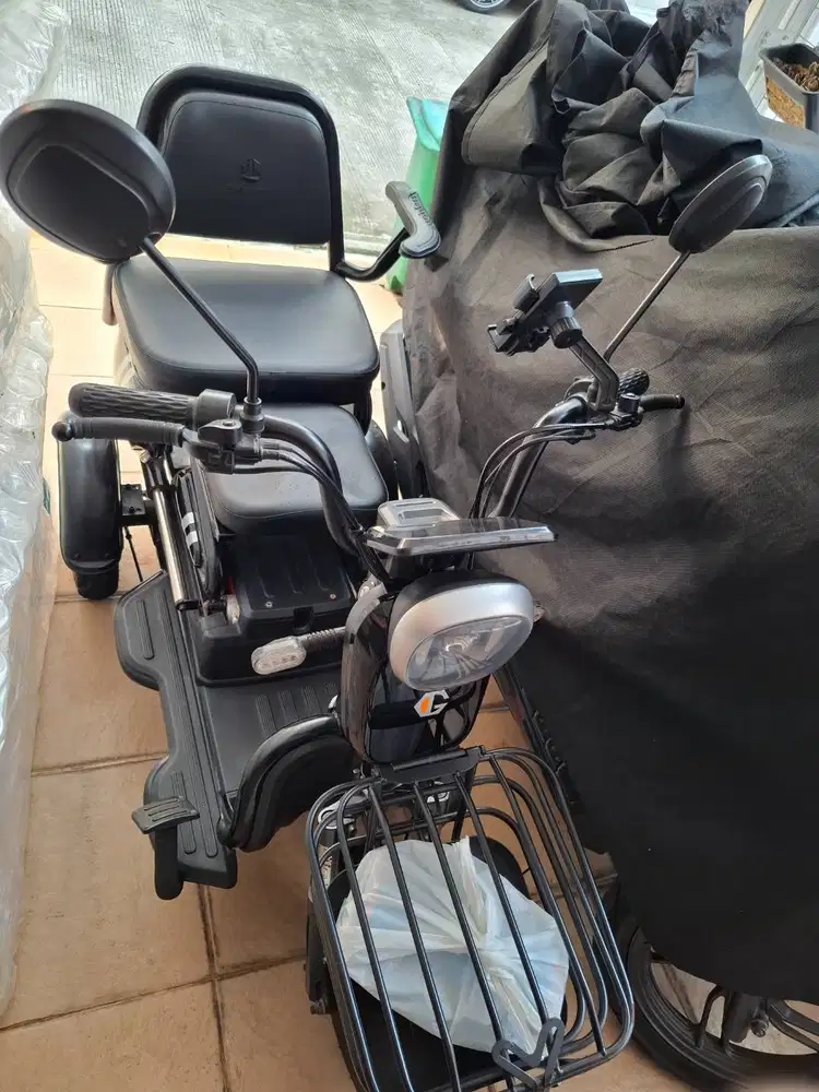 Motor listrik roda tiga (GODA)
