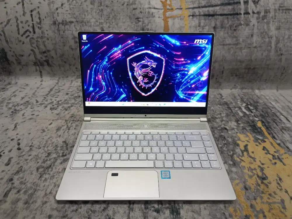 MSI Modern Core i5-8250U 16GB 512GB GTX 1050 4GB Full HD Like New