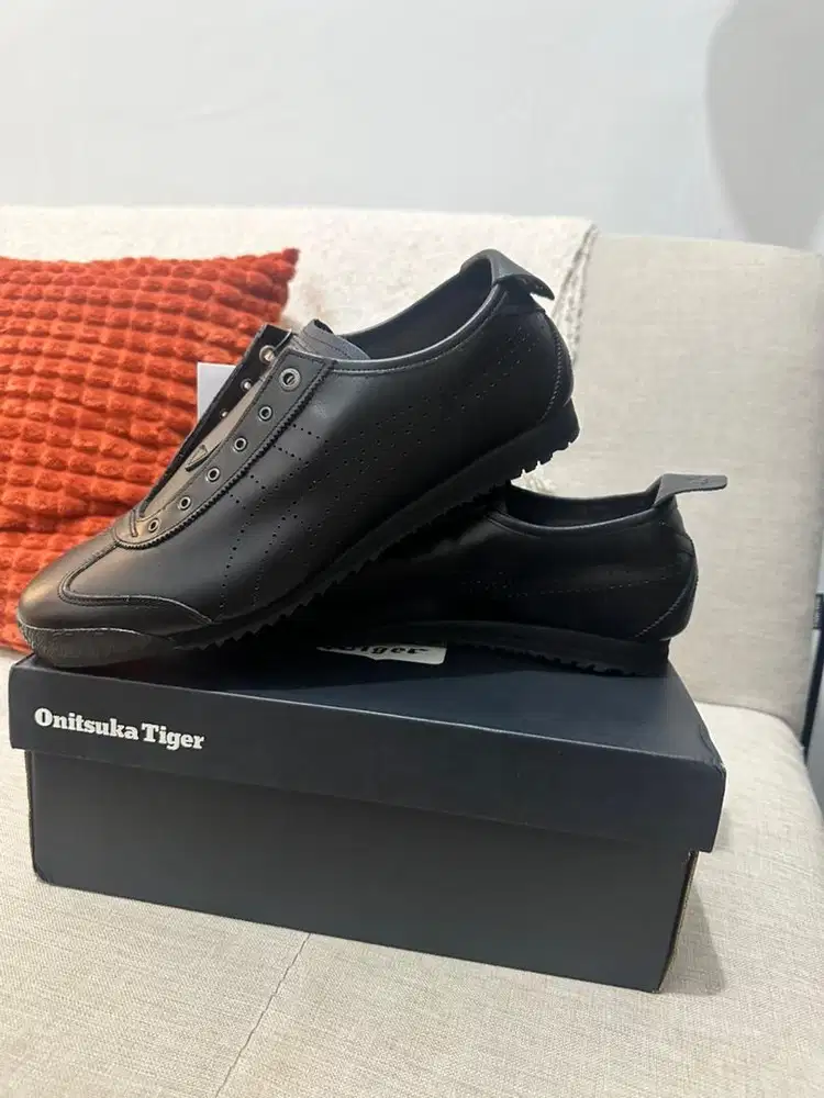 Onitsuka Tiger Slip on Black