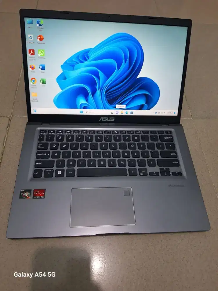 Bismillah dijual laptop Asus amd ryzen 3