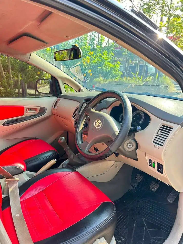 Toyota Kijang Innova 2010 Bensin