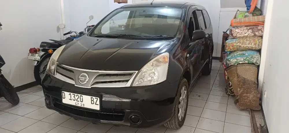 Nissan Grand Livina 2013 sv matic low km