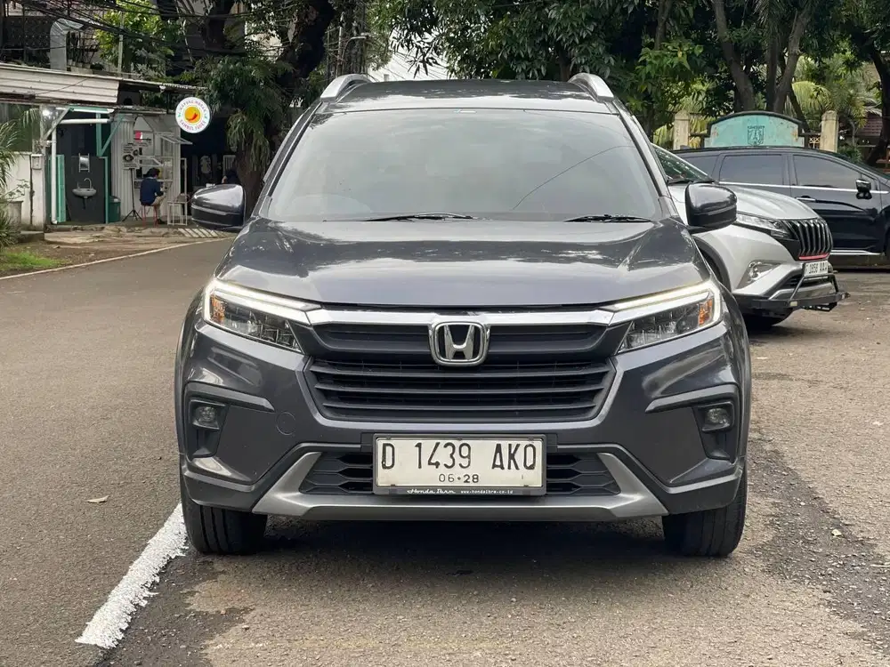 Mobil Keluarga Nyaman Honda | Honda BRV E Metik 2023 Abu Abu