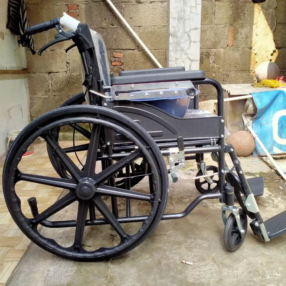 Jual kursi roda masih baru belom kepake sama sekali