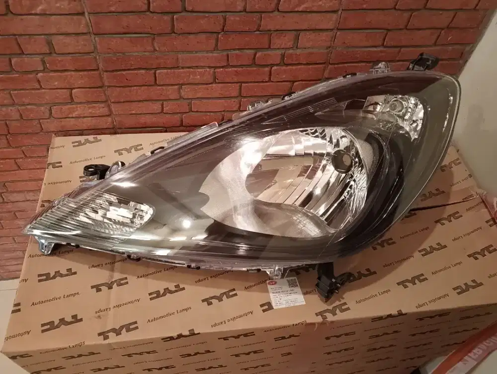 Headlamp/lampu depan jazz GE 8 RS 2012-2014 smoke Baru Gress merk TYC