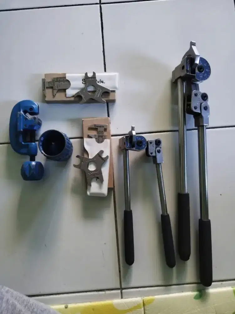 Swagelok
bander 3/8 ama 1/4 tube cater and rimer