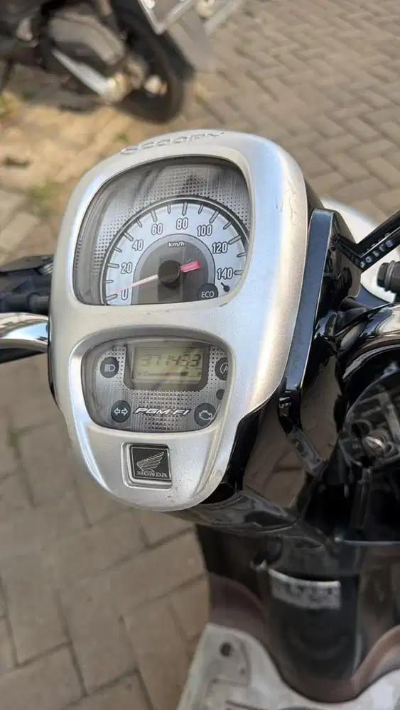Honda scoopy putih tahun 2018
