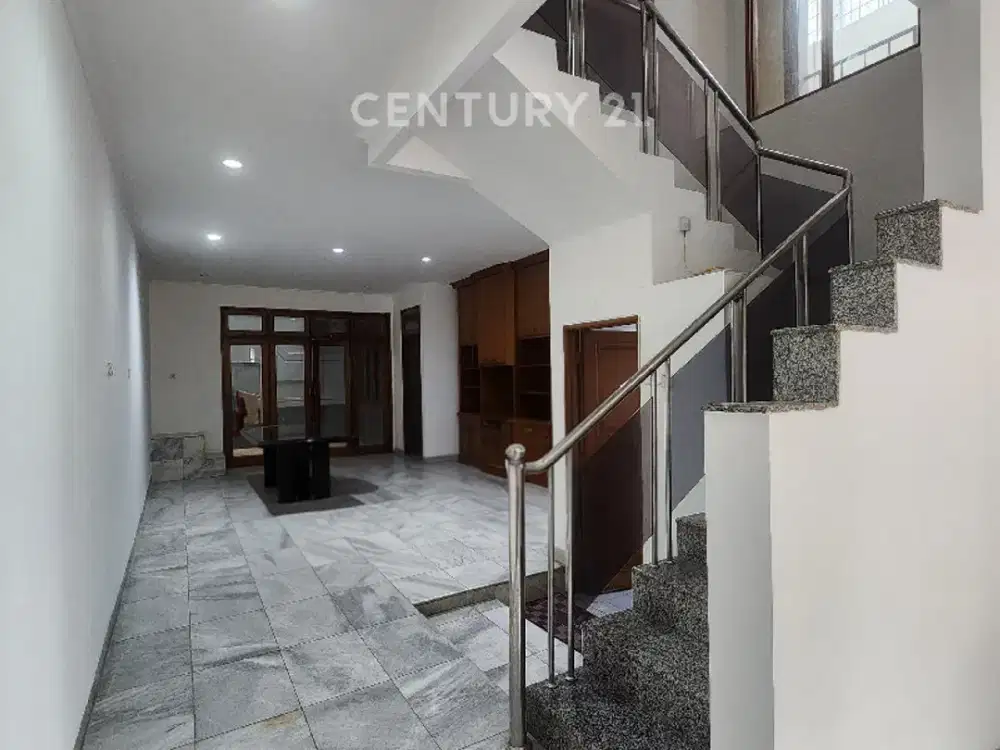 Rumah 2 Lantai Siap Huni Dalam Komplek Di Pulomas Jaktim R2393
