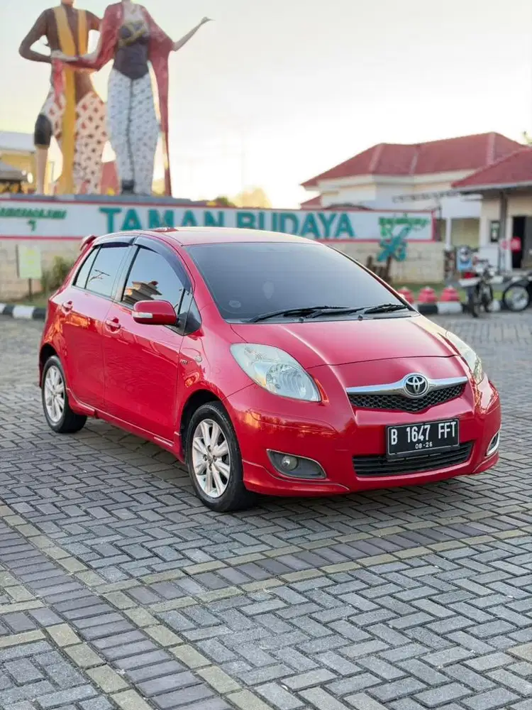 Toyota Yaris 1.5 E M/T 2011 Istimewa tgn 1