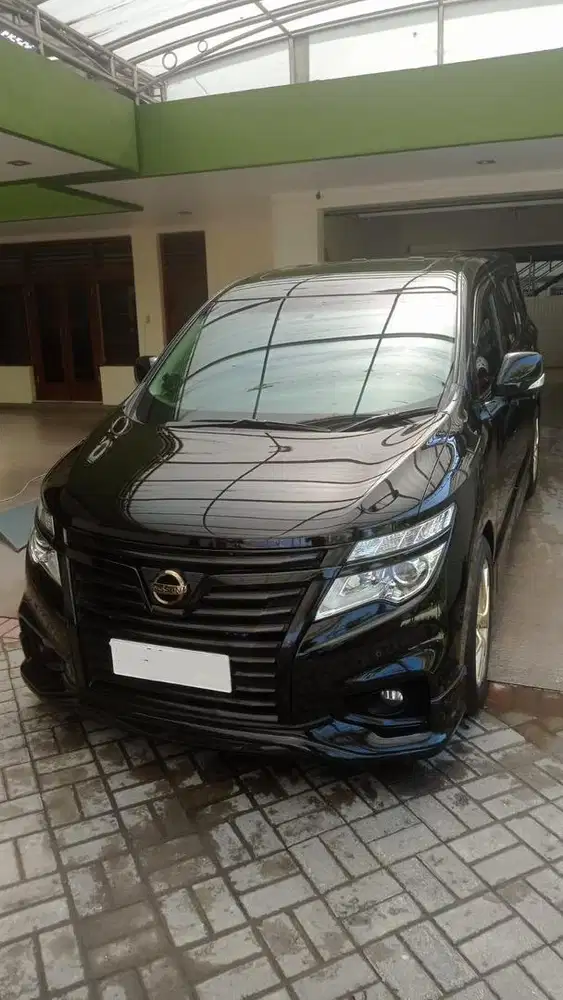 Nissan Elgrand 2.5 Highway 4x2 AT