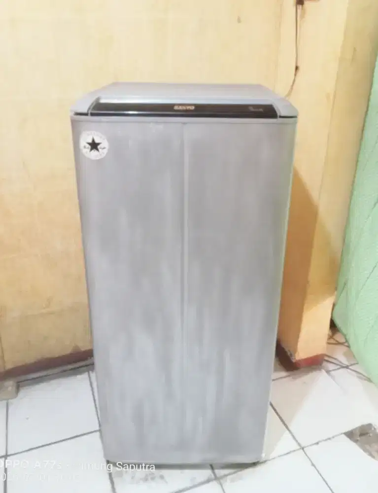 Kulkas 1 pintu merk SANYO