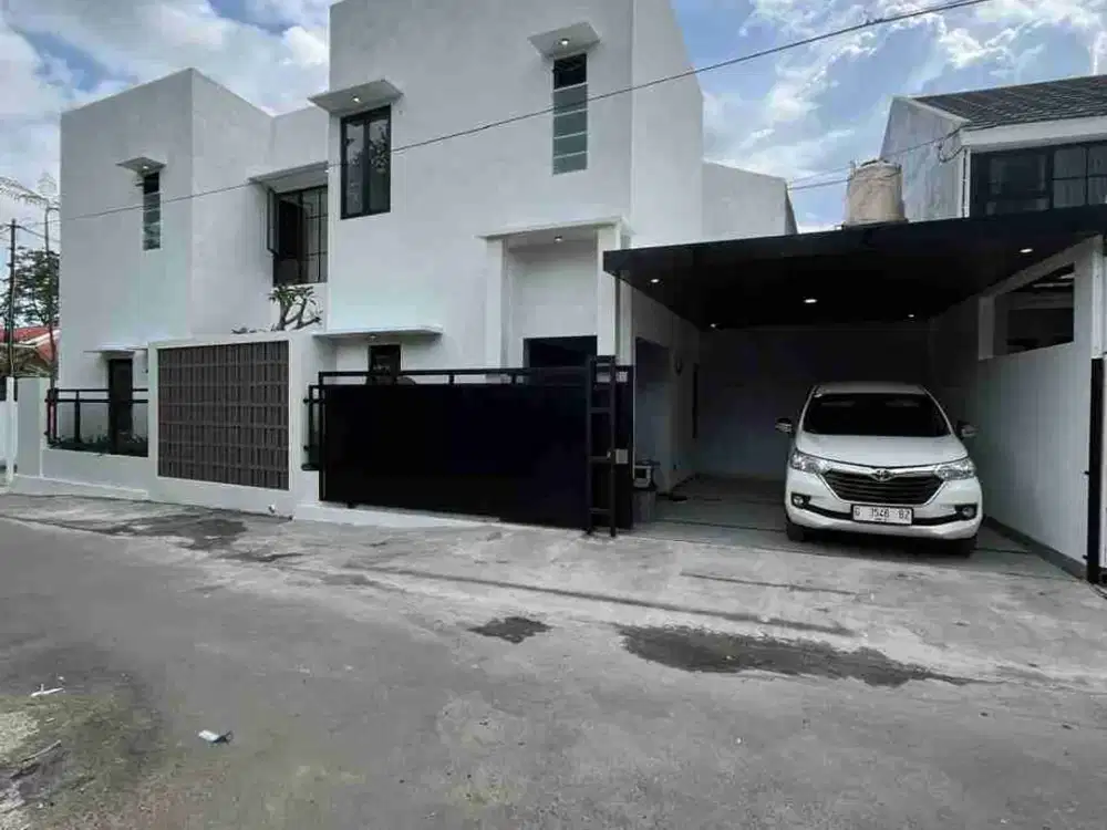 RUMAH KUBUS ALA MILENIAL DAN ESTETIC FULL FURNISHED DENGAN MEZANIN 2 LANTAI DI WEDOMARTANI