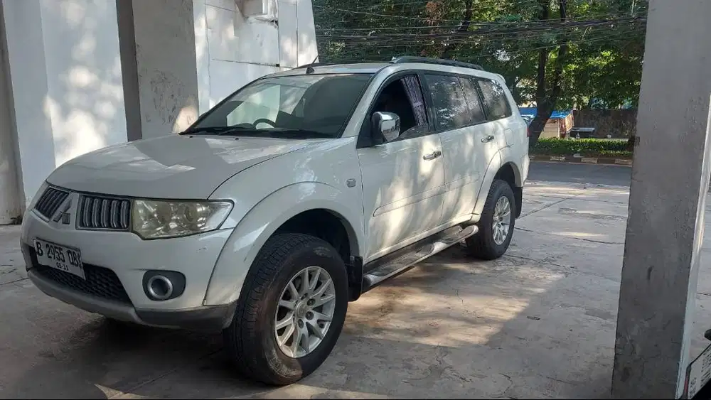 Jual mobil pribadi Pajero 4X2 exceed 2.5 AT