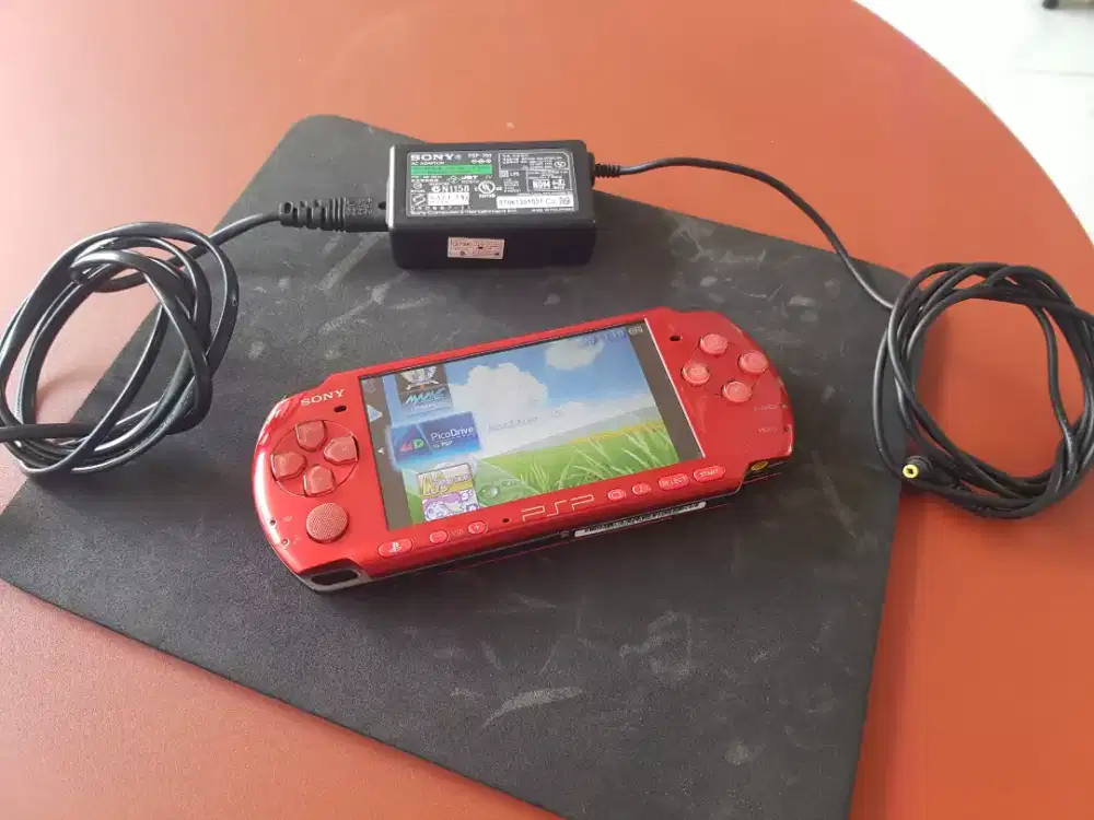 Dijual Sony PSP - 3000 + 16 GB sd card