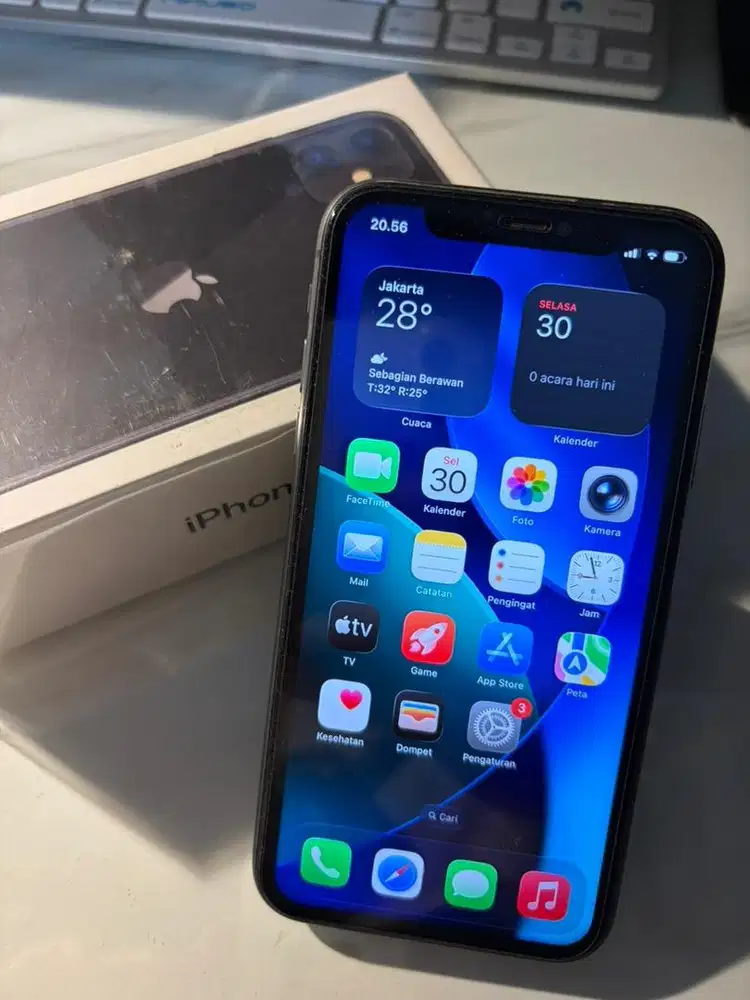 iPhone 11 64 GB iBox