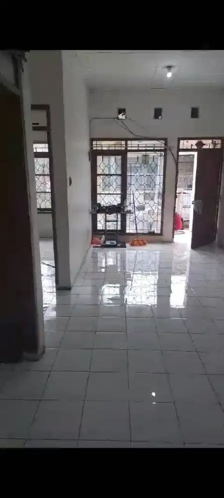 Disewakan Rumah 1,5 Lantai di Taman Kopo Indah 3, Bandung