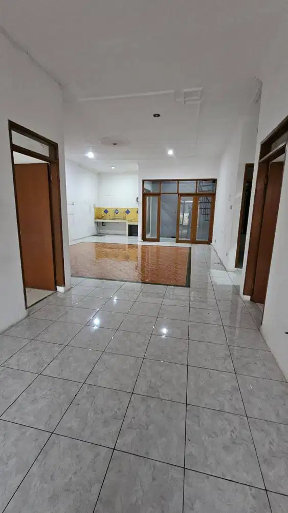 Disewakan Rumah Selantai Siap Huni di Taman Kopo Indah TKI 3