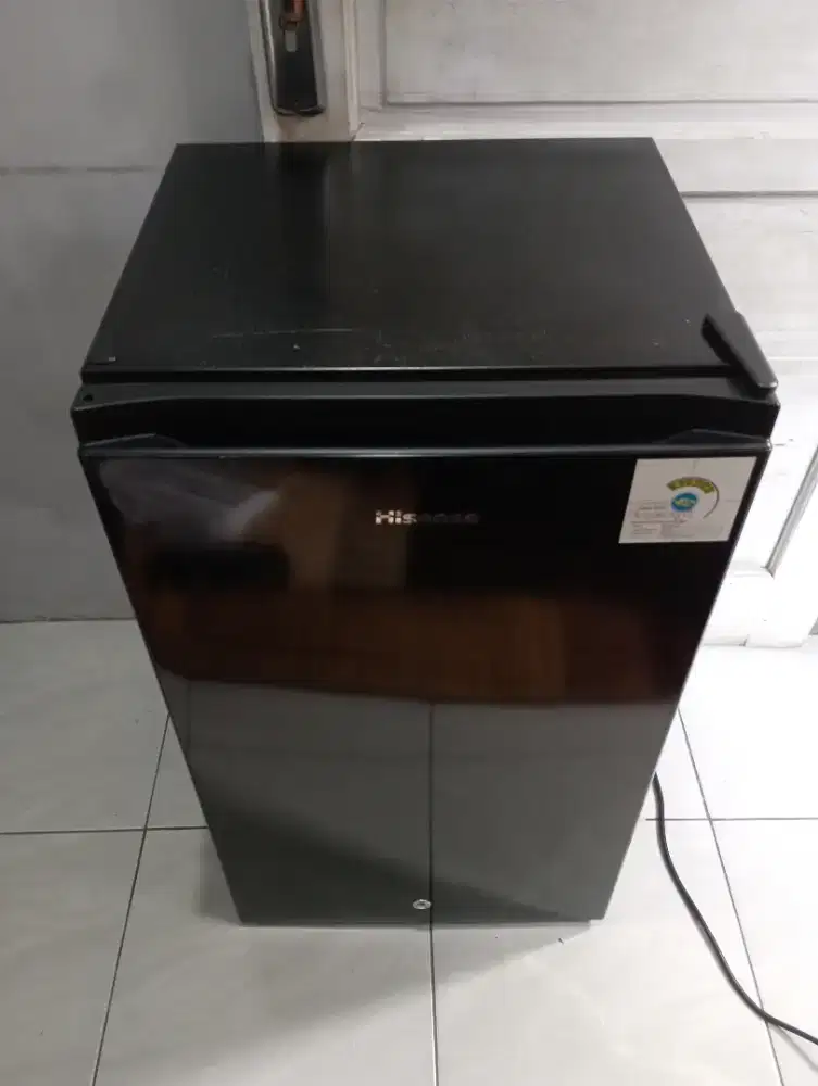 KULKAS HISENSE RR125D4IBN WARNA HITAM