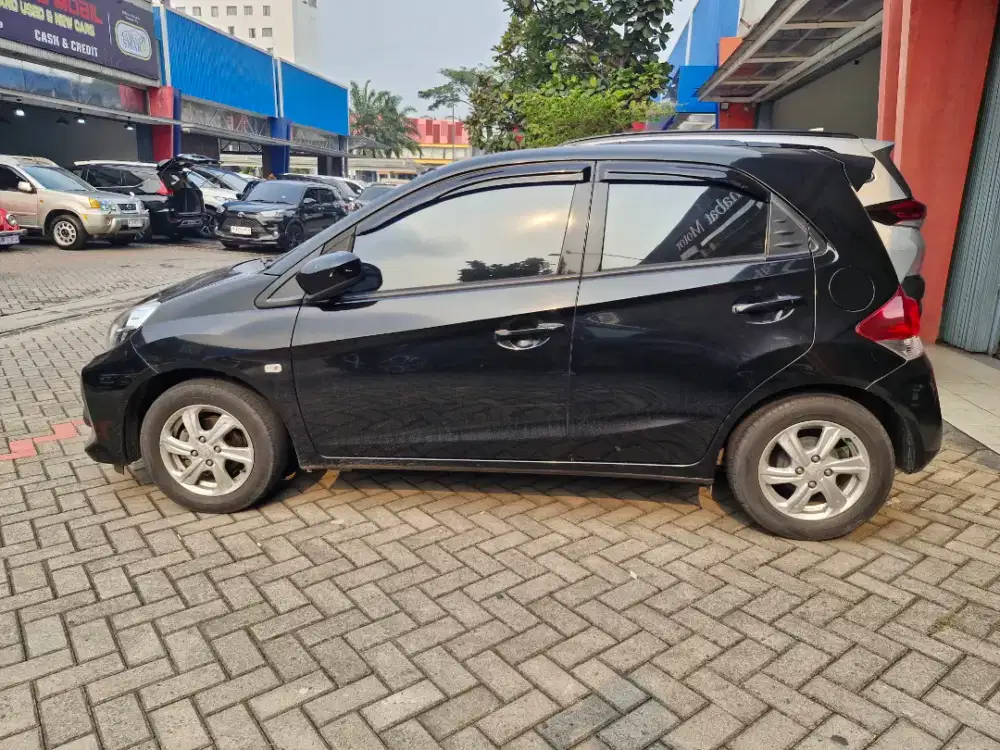 Honda Brio E Satya Automatic 2017  Bensin Hitam Metalik