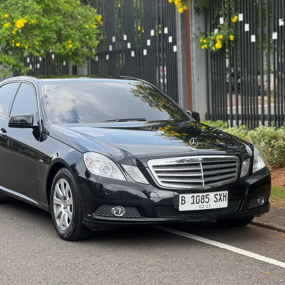 E200 SUPER  LOW KILOMETER