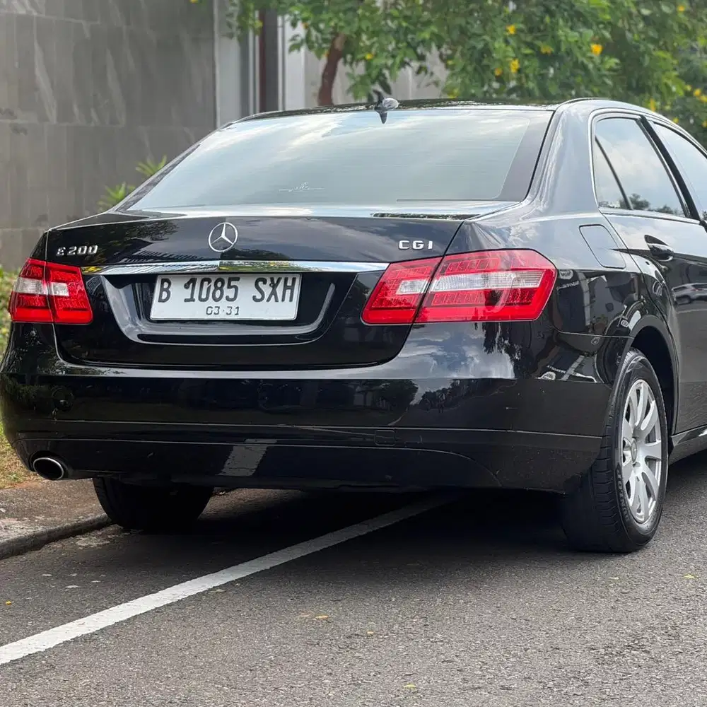 E200 SUPER  LOW KILOMETER