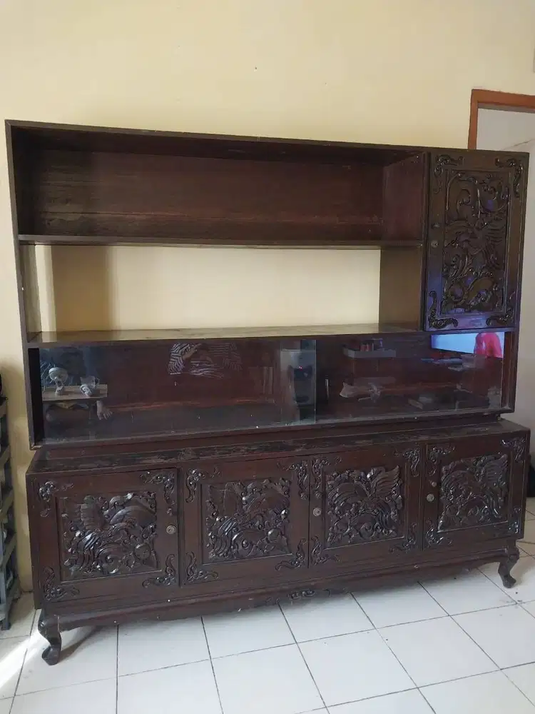 Lemari Pajangan / Bufet Ukir Kayu Jati Klasik Besar - Ukiran Jepara