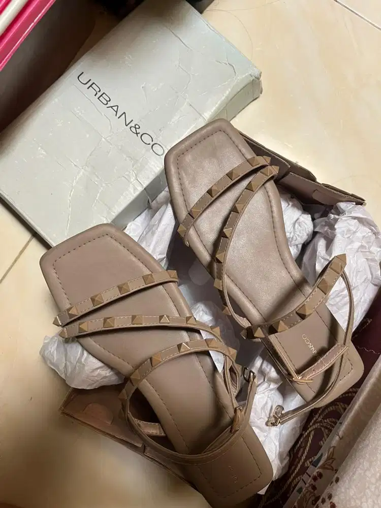 Sendal Urban & Co
