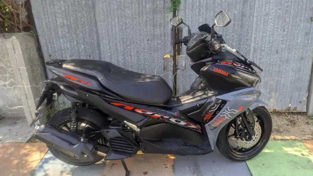 Aerox 155cc 2024 Hitam Silver Glossy