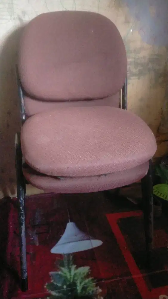 Jual kursi bekas tapi masih layak pakai