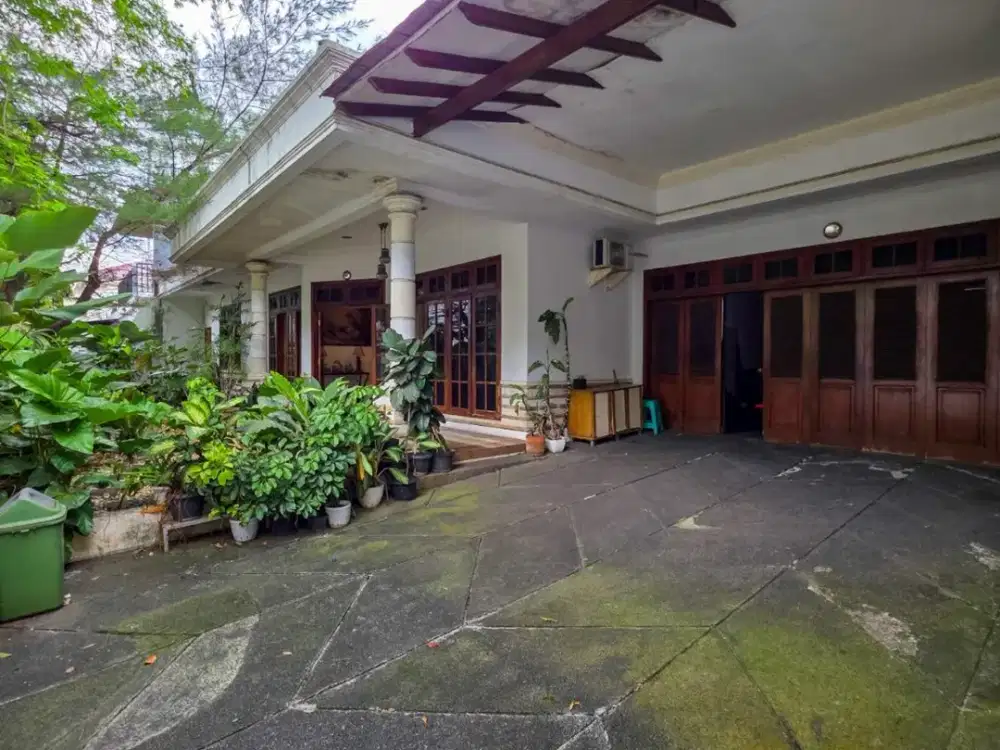 FOR SALE RUMAH SIAP HUNI LOKASI PREMIUM JALAN LEBAR DI DHARMAWANGSA KEBAYORAN BARU JAKARTA SELATAN