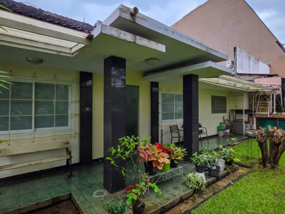 TURUN HARGA  FOR SALE RUMAH BISA UNTUK KANTOR JALAN LEBAR LINGKUNAGAN TENANG DI JL.CIPAKU SENOPATI KEBAYORAN BARU JAKARTA SELATAN