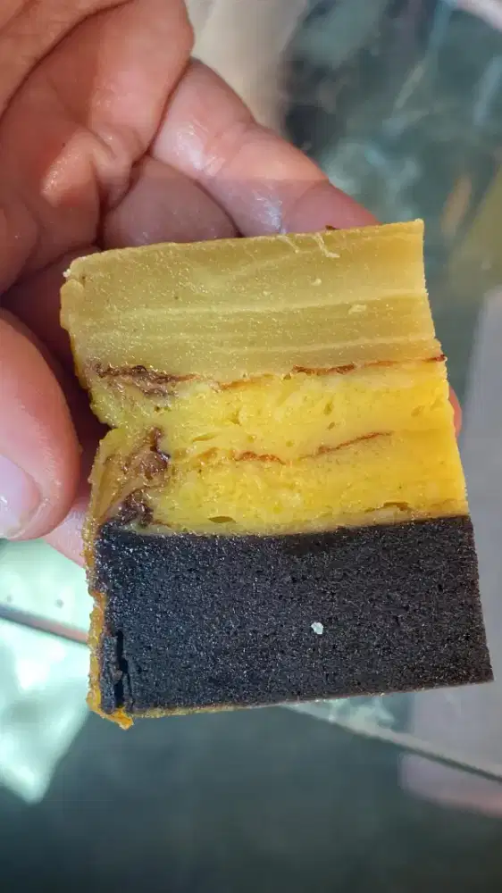 Bantu buat kue dan jualin juga