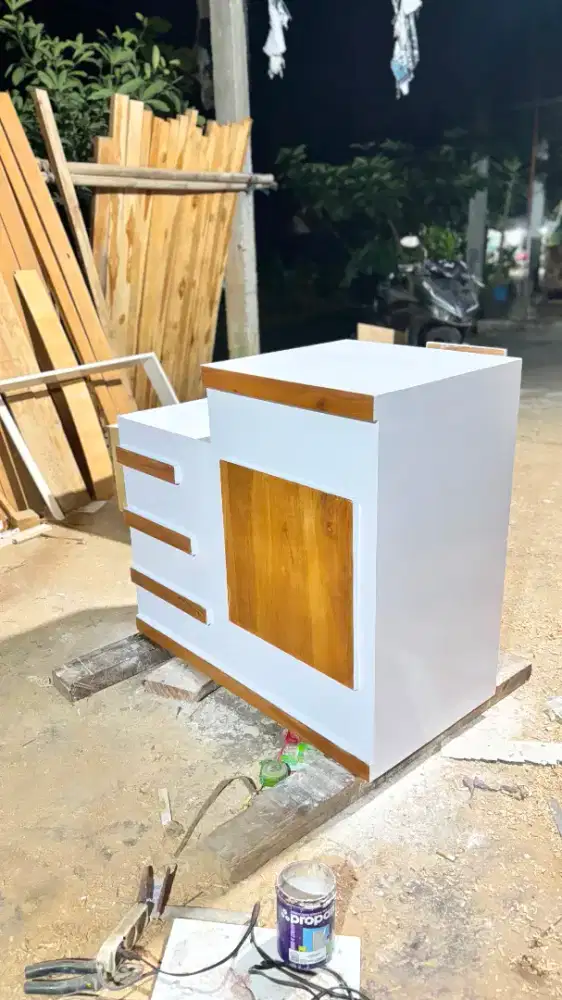 Meja bar minimalis
