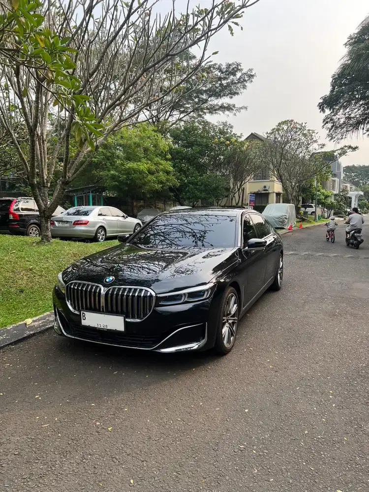 DI JUAL CASH BMW 740LI G12 LCI 2022 PEMAKAIAN 2023 SERI 7 LOW KM