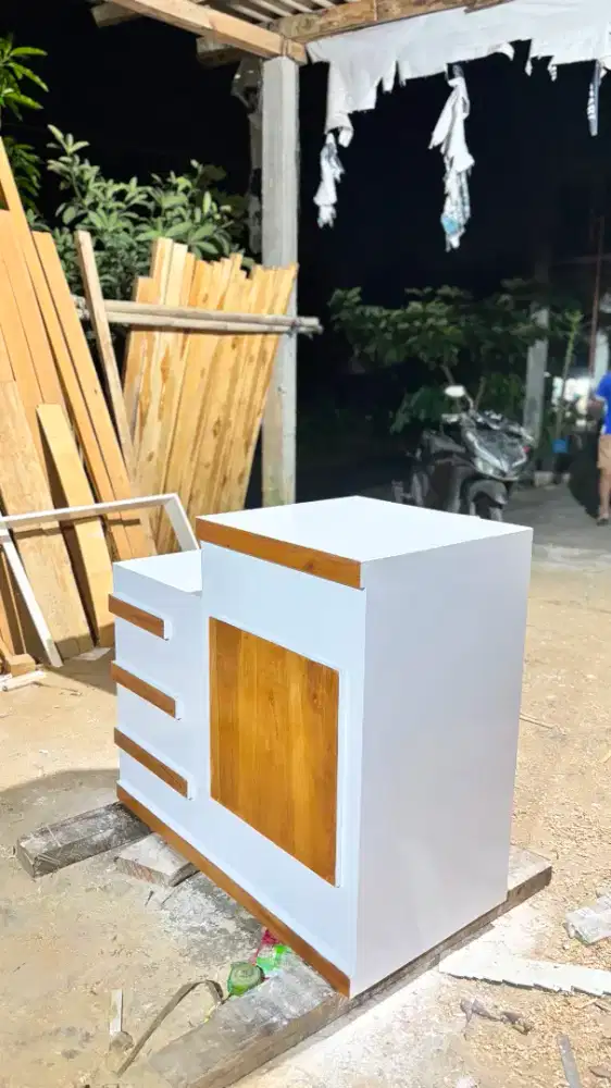 Meja bar minimalis