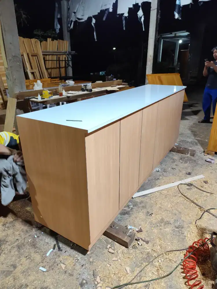 Meja bar multiplek lapis hpl