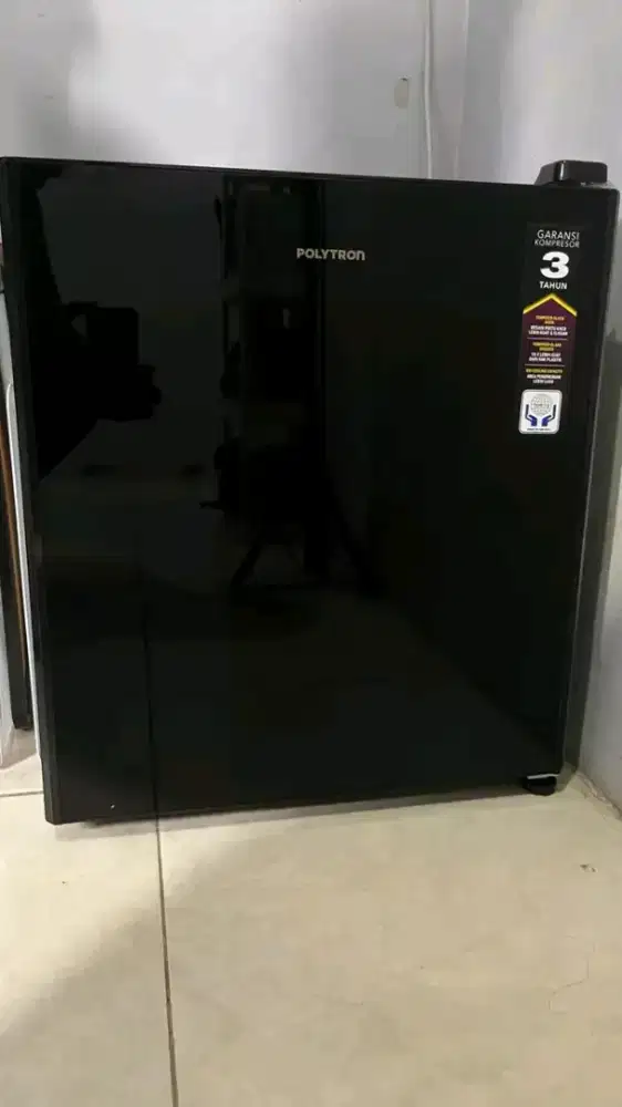 kulkas polytron 50L