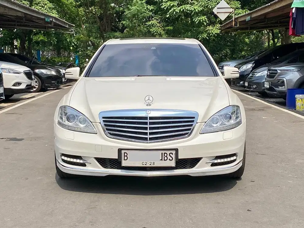 MERCY S300L AT 2012 PUTIH