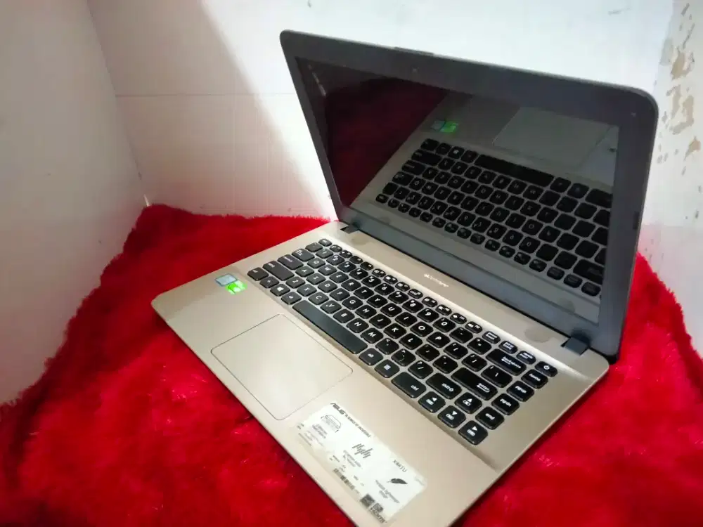 Laptop Asus x441uv/core i3 gen7 ram4gb/HDD 1tb/VGA Nvidia 920mx