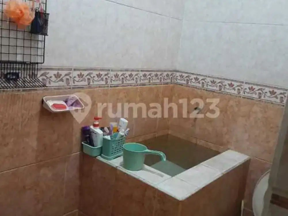 Rumah Bagus Siap Huni Bangunan Kokoh di Bangun dengan Teliti, Lokasi Pusat Kota Antapani Sangat Strategis. Dekat dan Mudah Kemana-Mana, Angkutan Kota