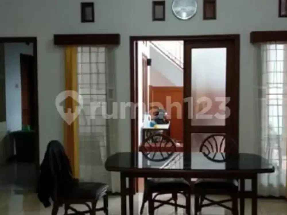 Rumah 2Lantai Siap Huni Dalam Komplek Exclusive Cigadung, Lokasi Strategis Dekat Kampus Itb, Unikom, Widyatama. Ypkp, Rumah Sakit Boromeus,Sman 1, di