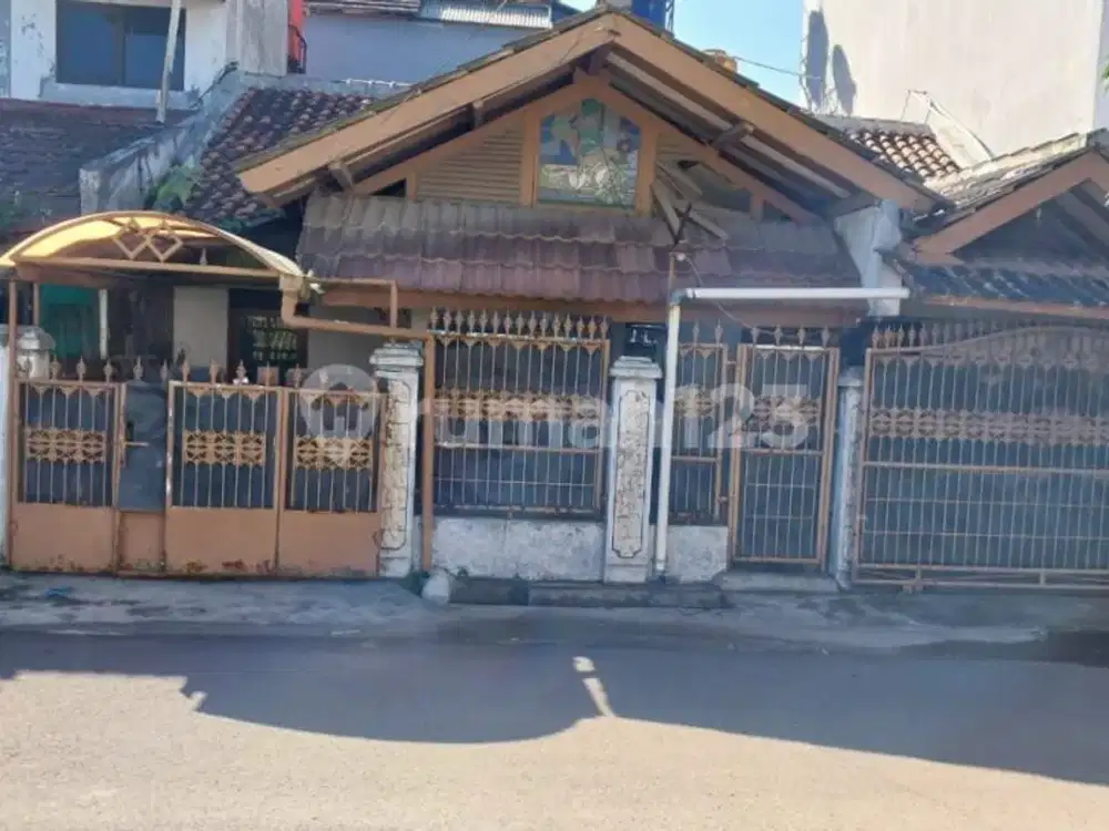 Rumah Butuh Renov Dibawah NJOP, Dalam Komplek Margahayu, Lokasi Strategis, di Dekat Tol Buah Batu,Griya, di Ciwastra, Buahbatu,Margahayu, Bandung Timu
