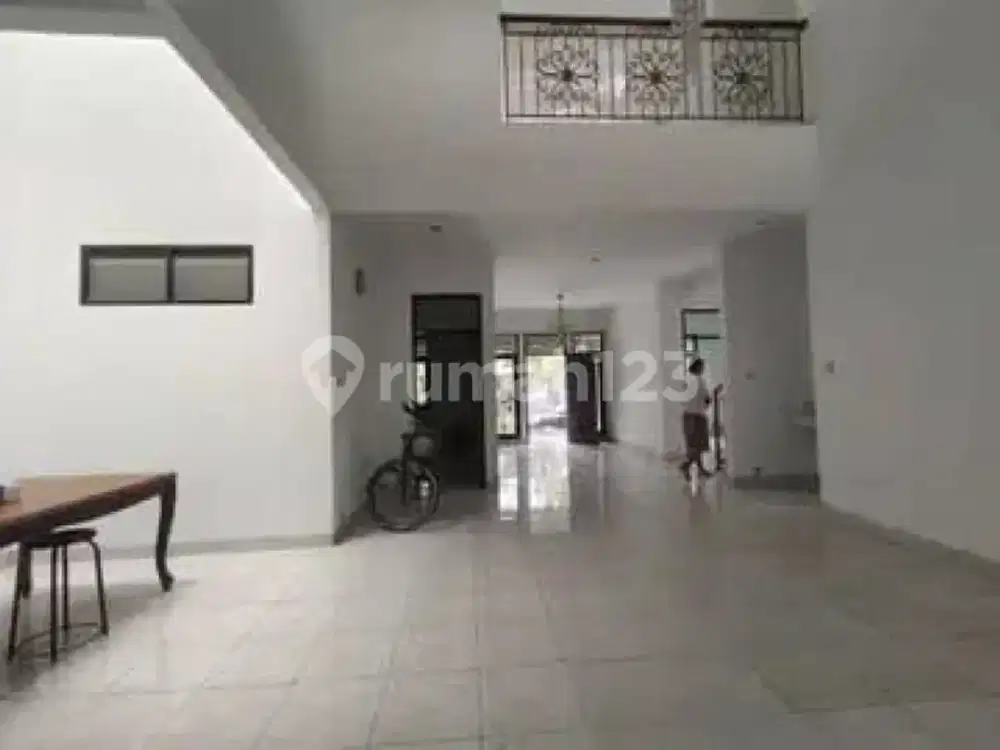 Rumah Bagus 2Lantai Siap Huni Dalam Komplek Arcamanik, Cocok untuk Temoat Tinggal, Kantor, di Antapani, Arcamanik, Cisaranten, Bandung Timur, Bandung