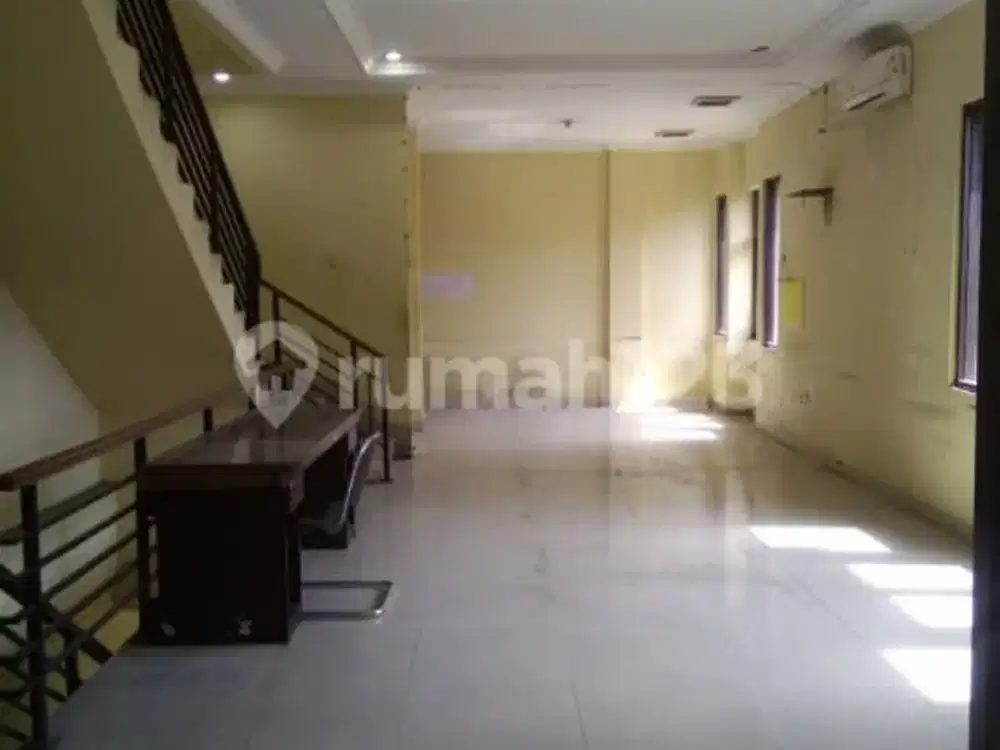 Ruko Bagus 3Lantai Siap Huni, Ditengah Pusat Kota Cocok untuk Kantor, Bimbel, Resto, Lokasi Strategis Dekat Kampus Widyatama, Upkp, Unikom, Itb,Di Cik