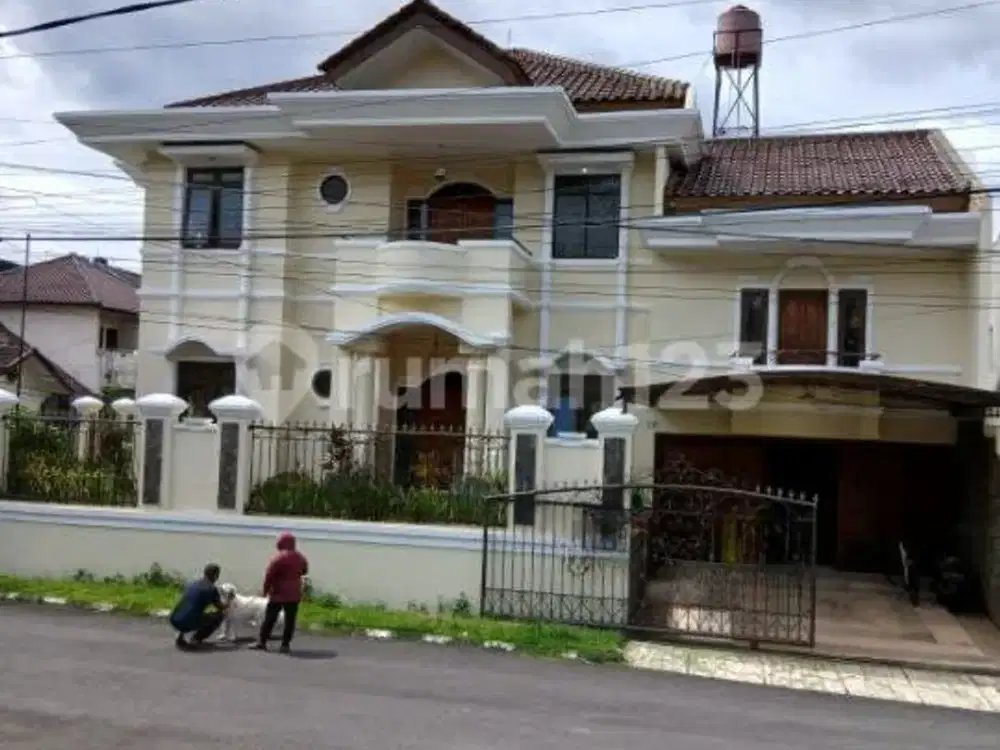 Rumah Bagus Siap Huni 2Lantai Lokasi Strategis Dekat Tol Pasteur, Mall Btc,Bandara Husein, Stasion Kereta Api,Paskal 23, di Pasteur, Pajajara, Cicendo