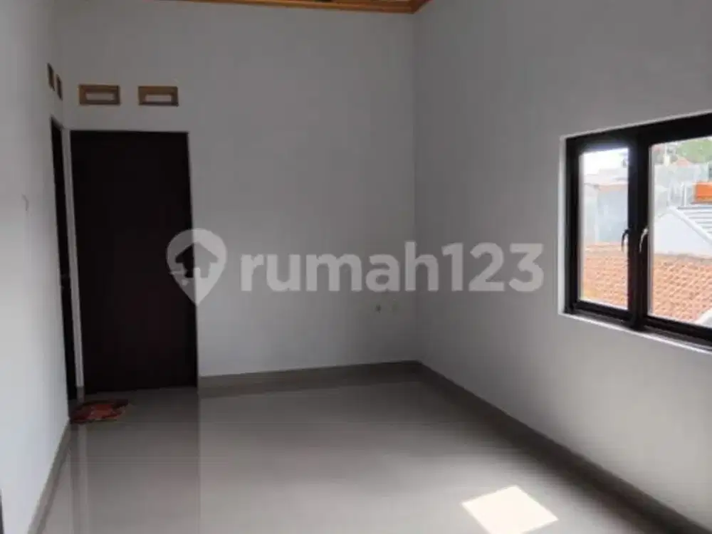 Rumah Bagus Siap Huni Dalam Komplek Pinus Regency, Dekat Kampus Uin,Upi,Telkom, Dilokasi, Summarecon Mall, di Antapani, Cisaranten, Arcamanik, Soekarn