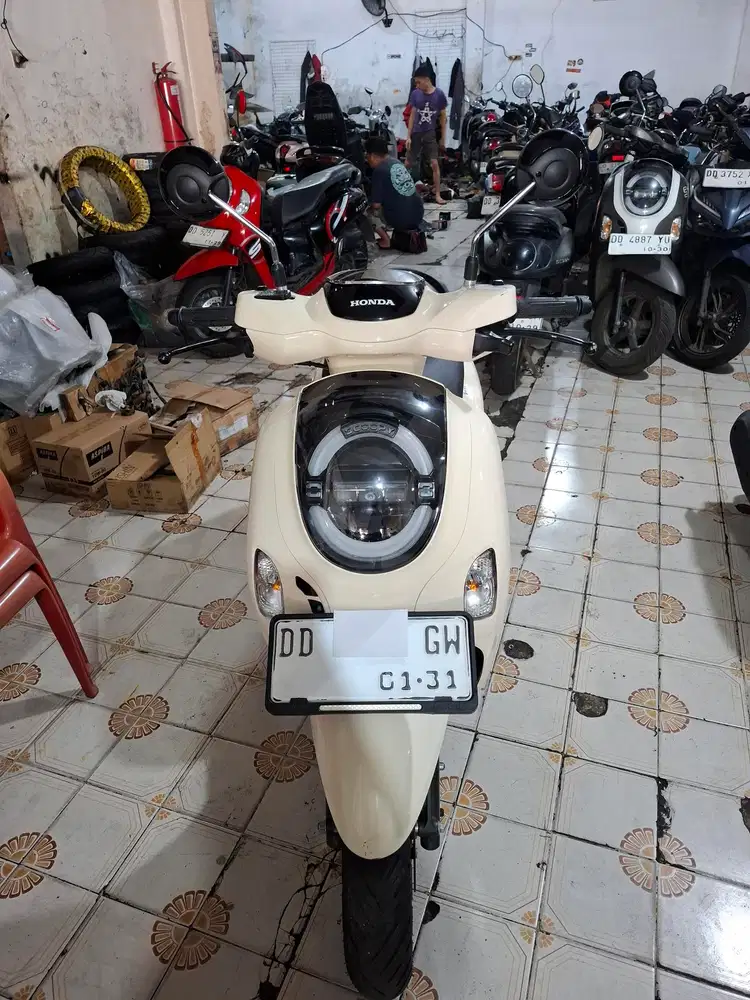 Honda Scoopy 2025 Krem
