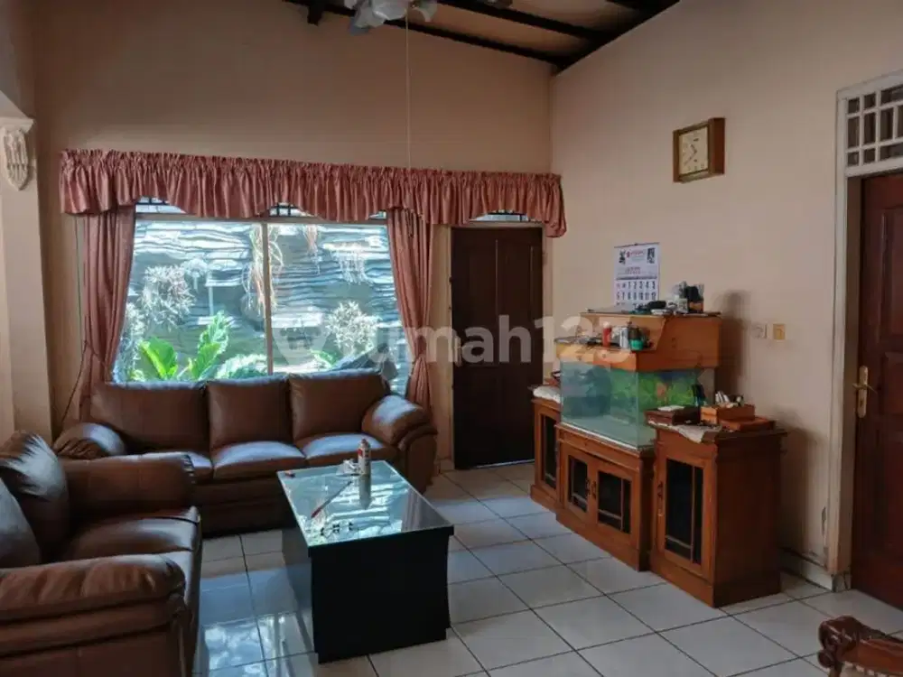 Rumah Bagus Siap Huni Dalam Komplek Antapani, Dekat Griya Antapani, Super Indo, Terminal Antapani, Rs Hermina,Sport Jabar di, di Antapani, Arcamanik,