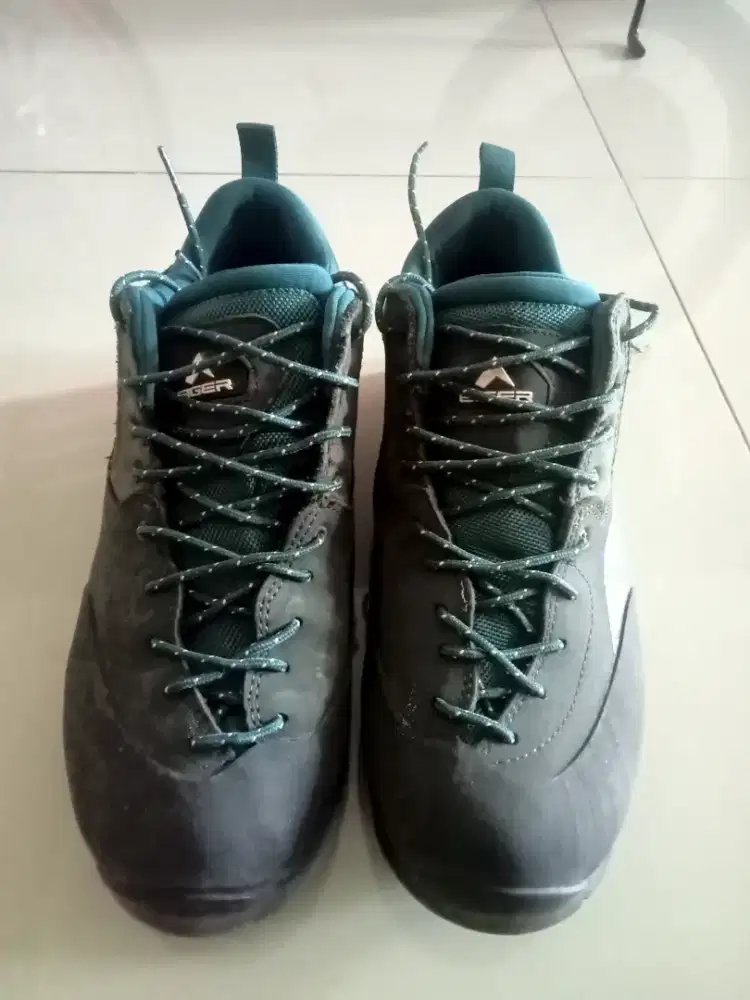 Sepatu Eiger hiking