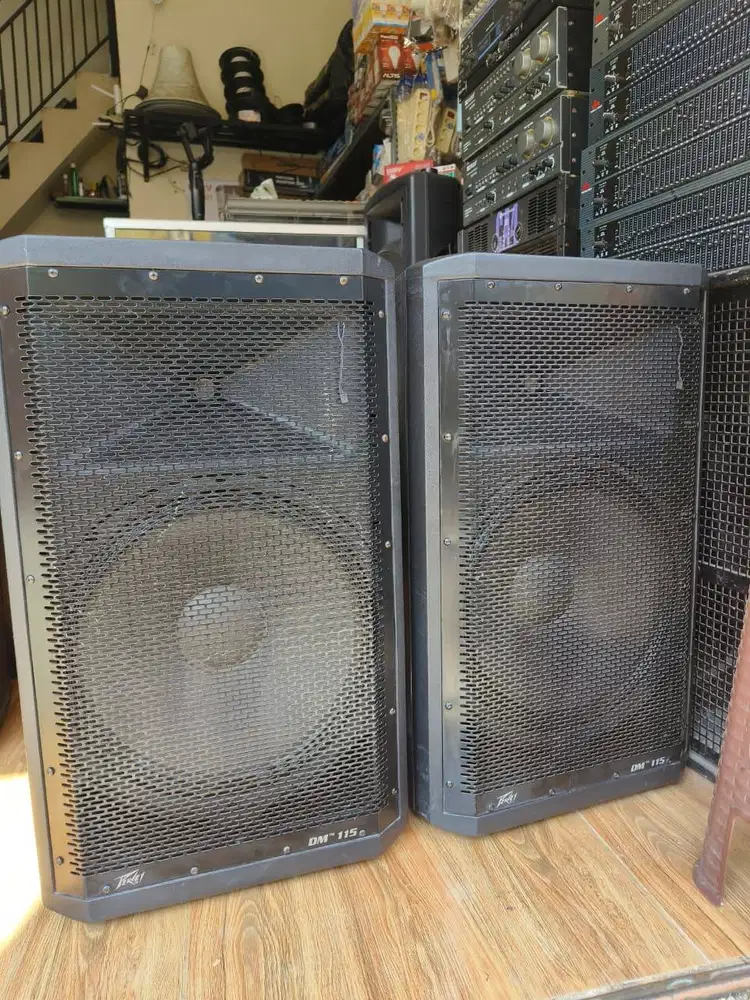 Speaker Aktif Peavey DM115 original. PSU trafo aman. Normal siap pake.